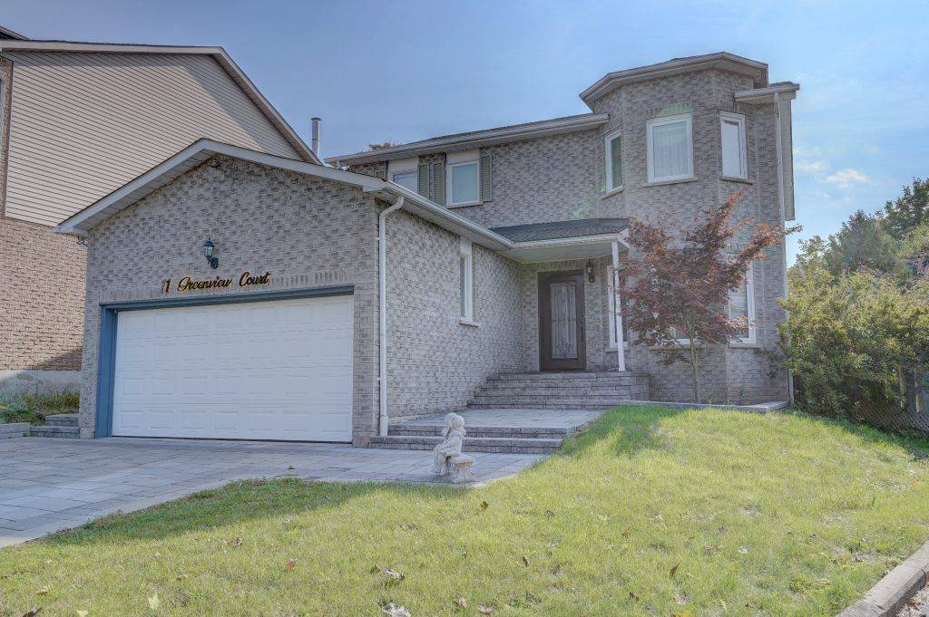 Whitby, ON L1N 8J2,11 GREENVIEW CT