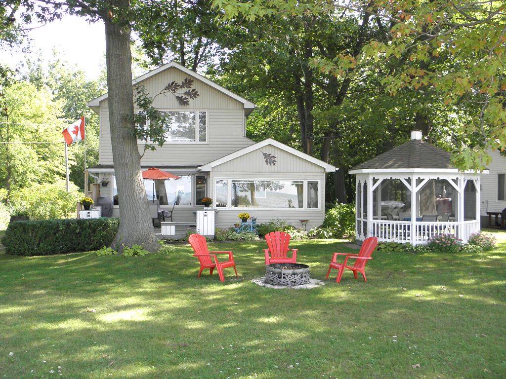 Lambton Shores, ON N0N 1J1,9714 Lake RD