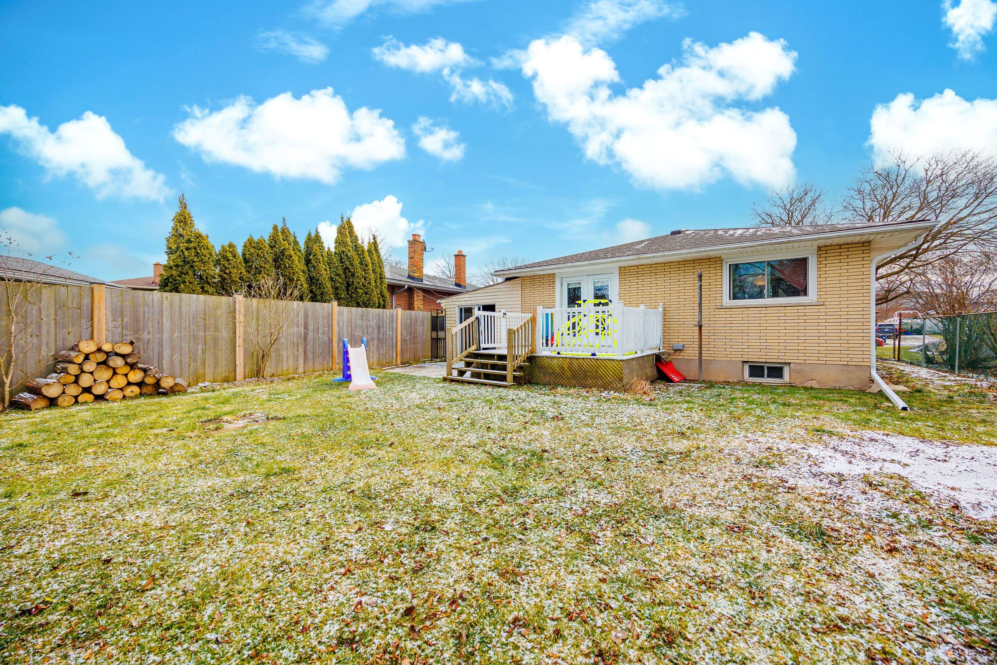 Niagara Falls, ON L2J 1N4,5941 Brooks CRES