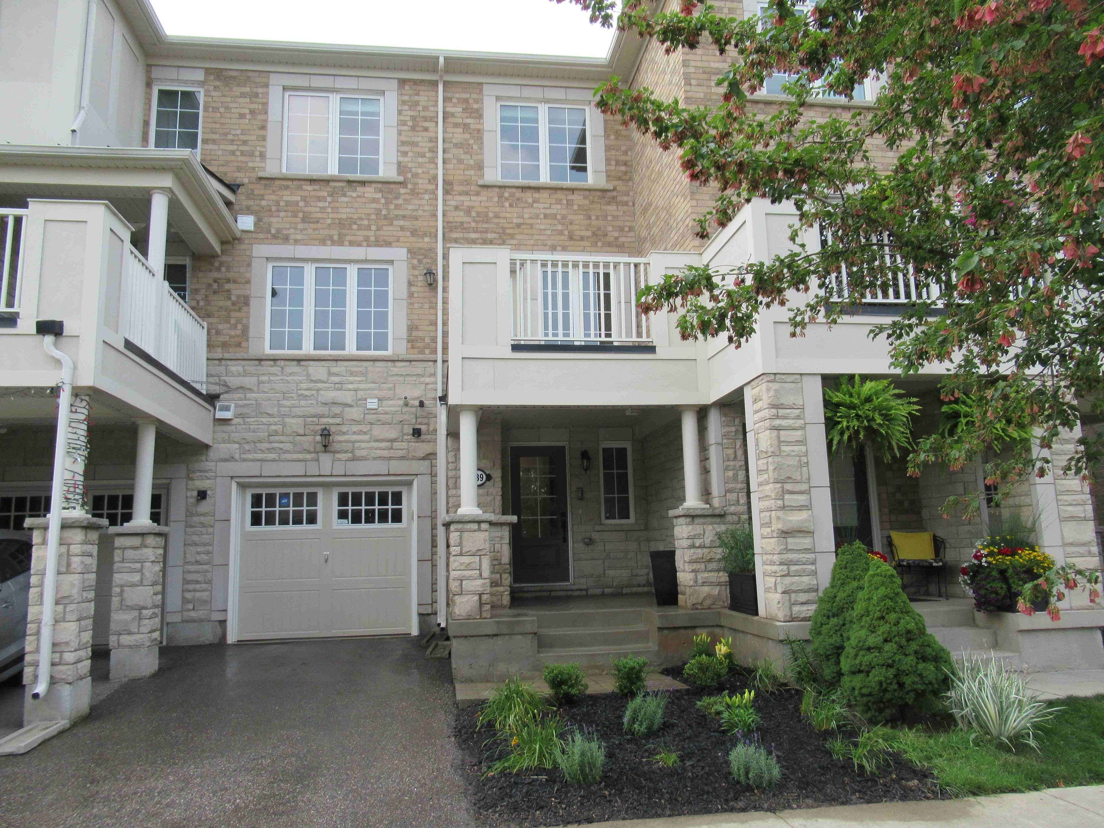 Oakville, ON L6M 0V1,239 Ellen Davidson DR