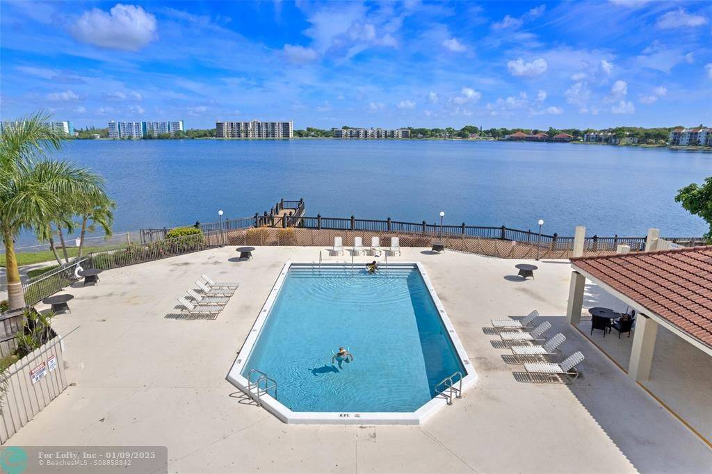 Oakland Park, FL 33309,113 Lake Emerald Dr  #107