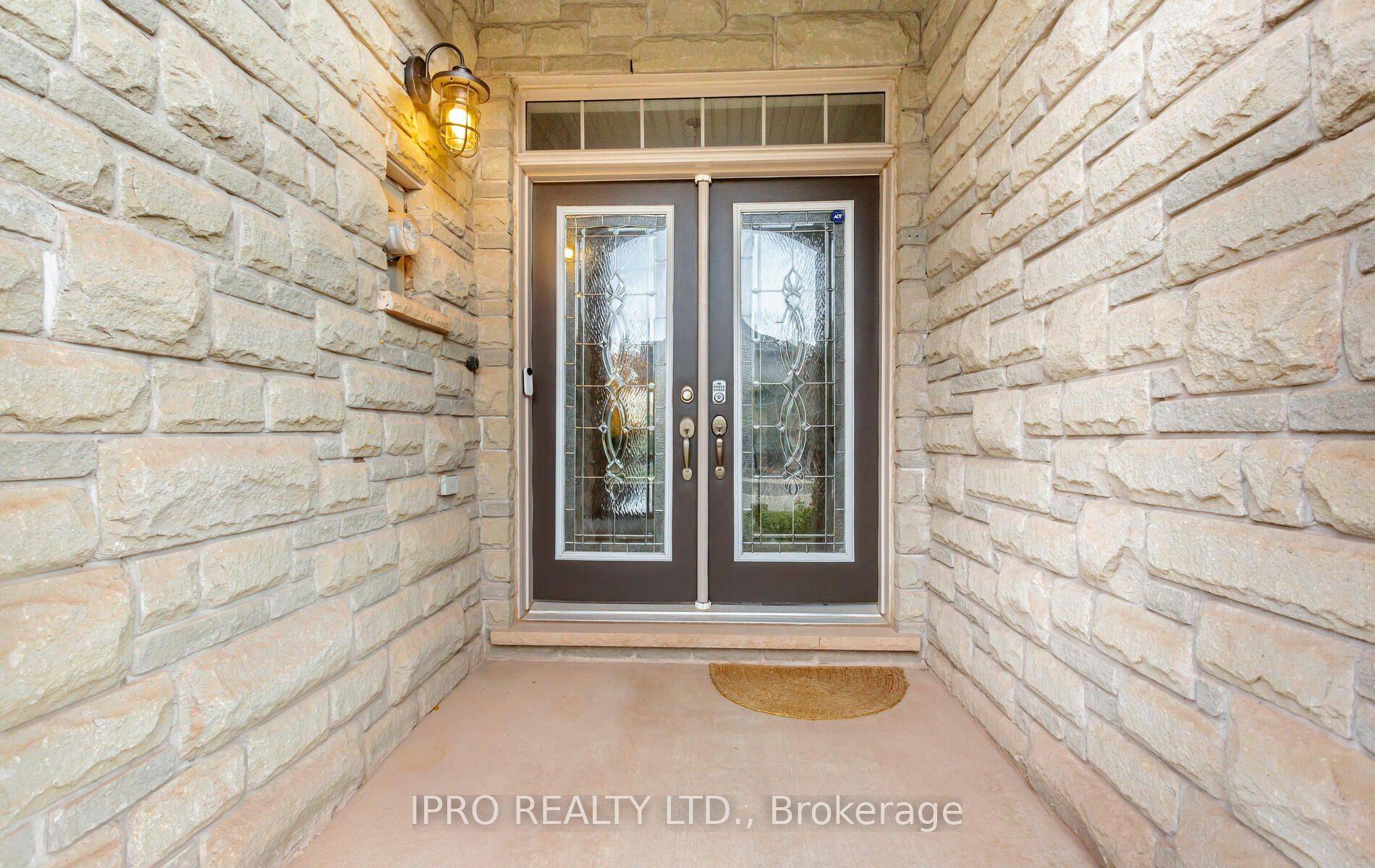 Oakville, ON L6H 0B8,2419 Wasaga DR