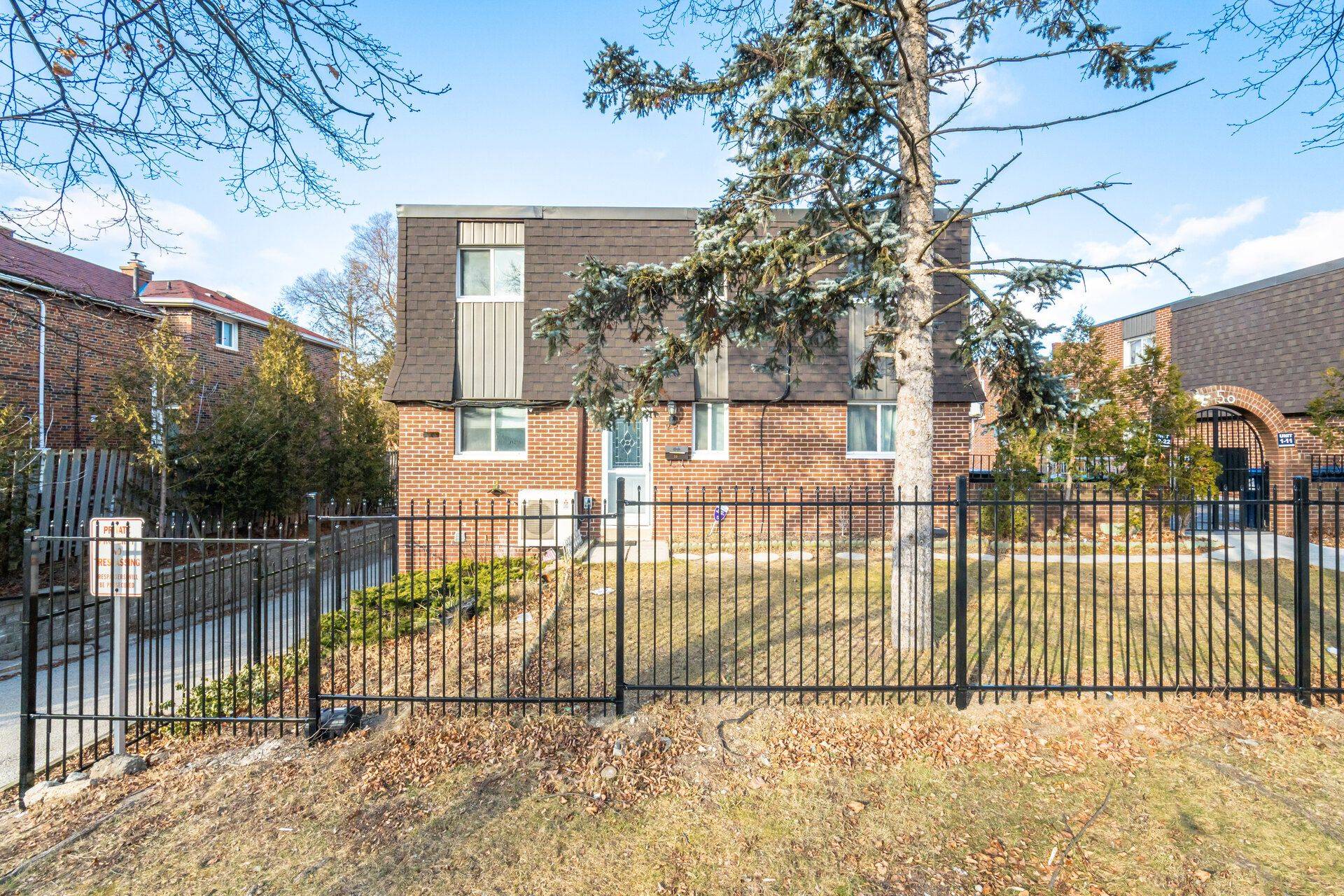 Toronto E02, ON M4C 1P7,50 Coleman AVE #22