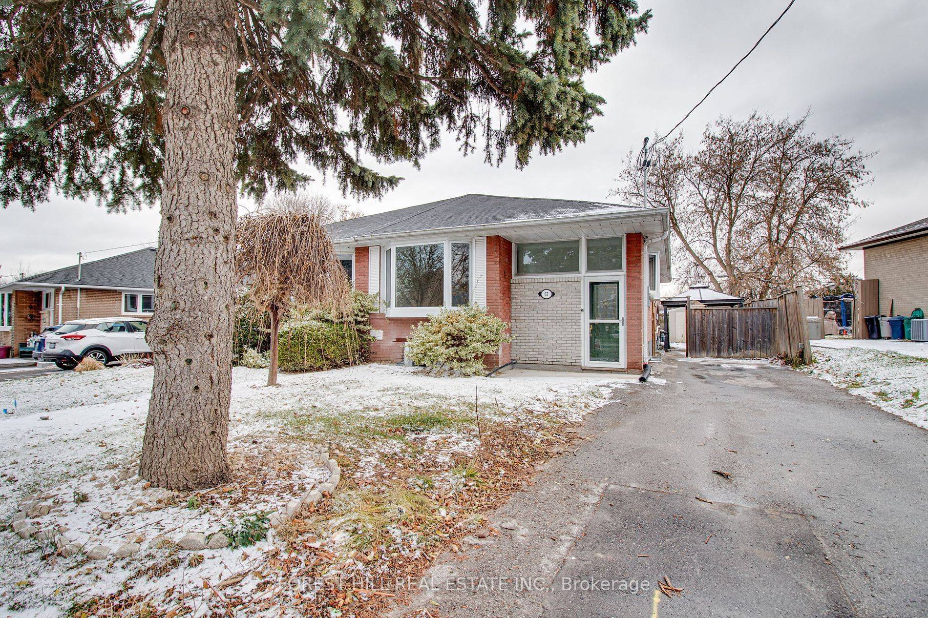 Newmarket, ON L3Y 2Y6,67 Longford DR