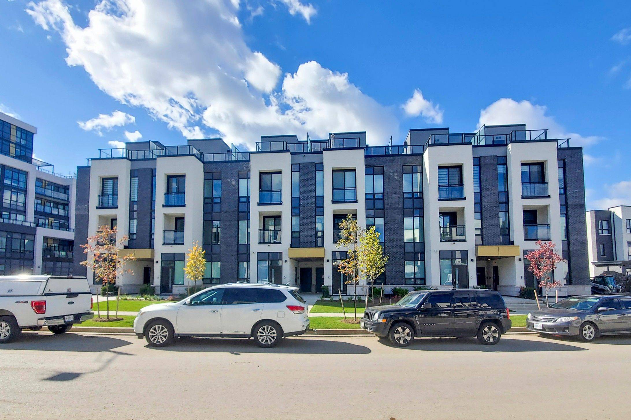 Oakville, ON L6M 4M2,3020 Trailside DR #138