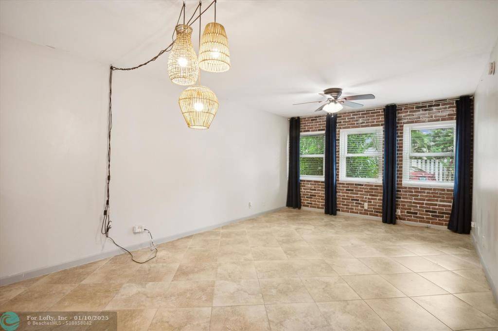Fort Lauderdale, FL 33304,615 NE 12th Ave #112