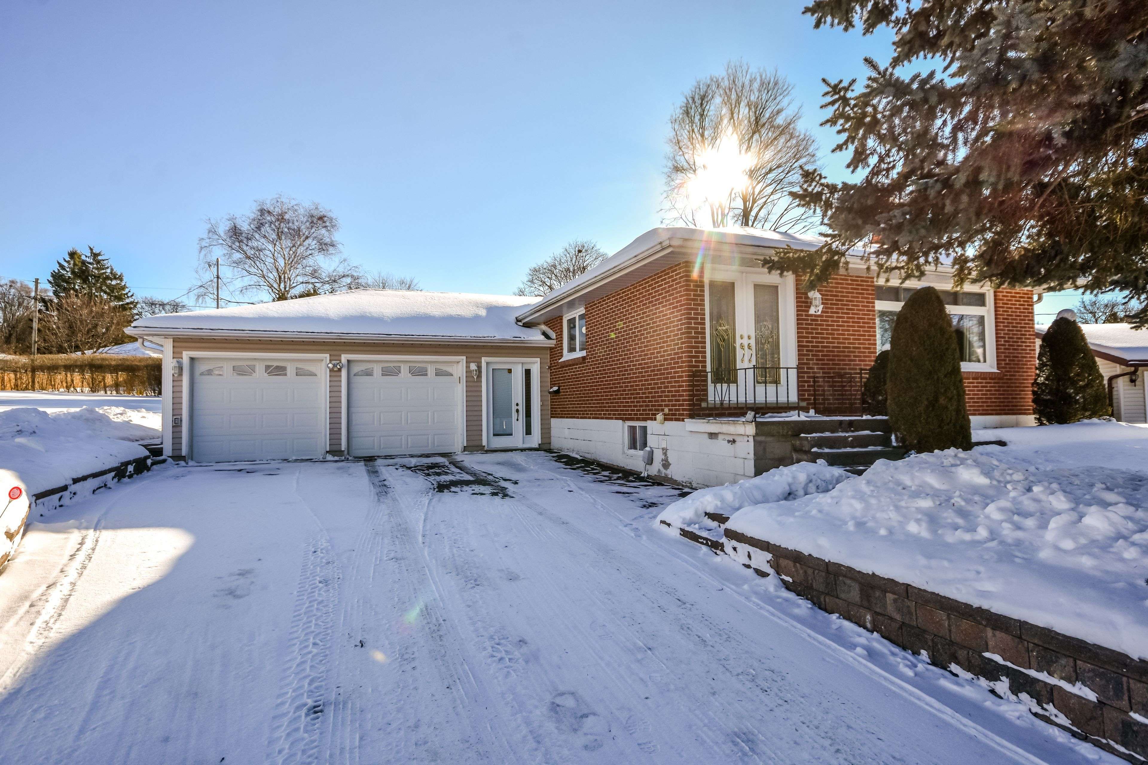 Barrie, ON L4M 2J7,5 Creswick CT