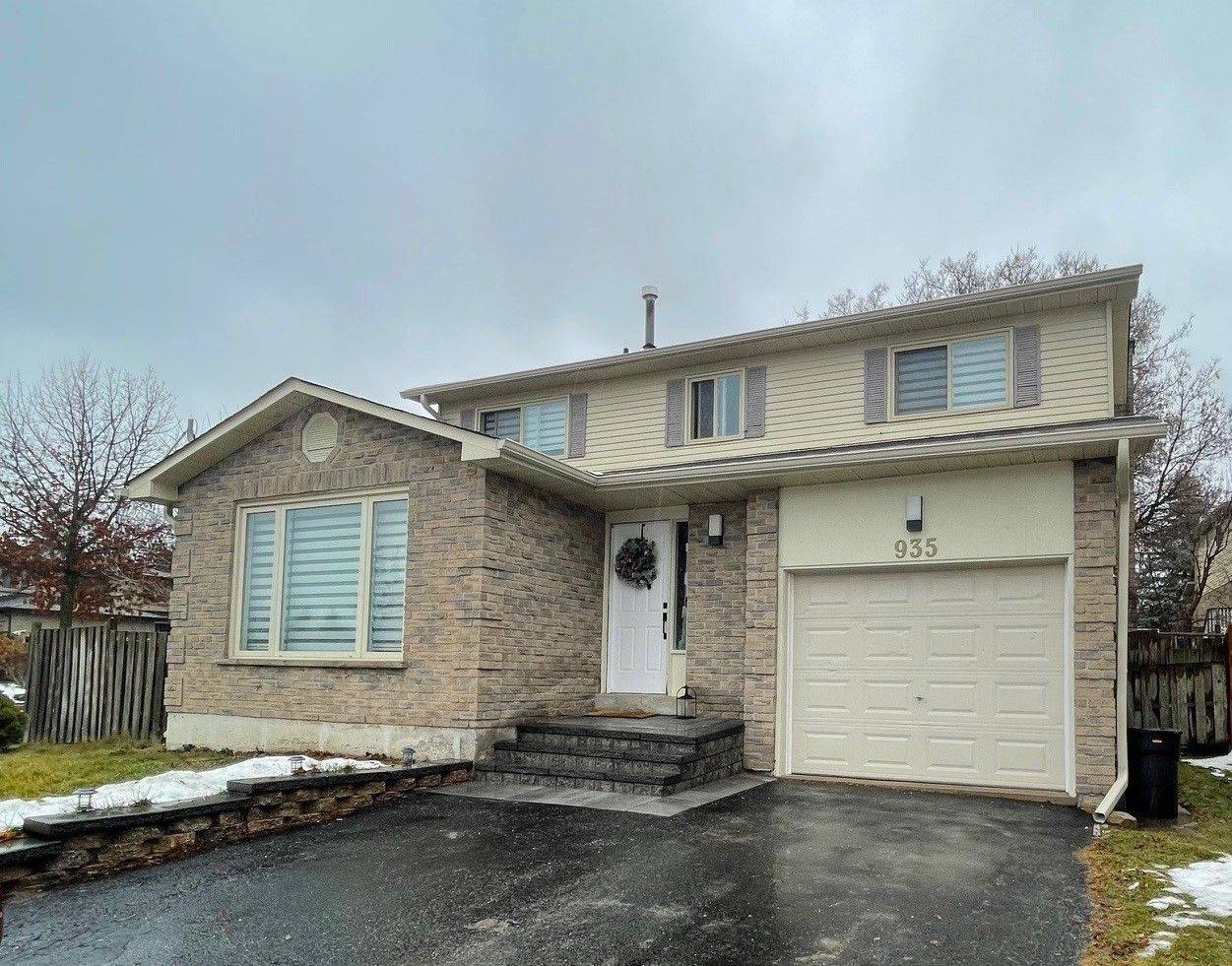 Newmarket, ON L3Y 6G9,935 Birchwood DR #Lower