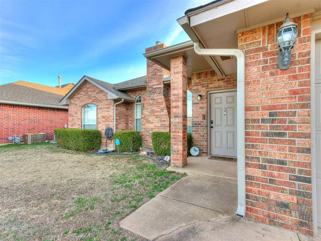 Moore, OK 73160,304 SW 40th Street