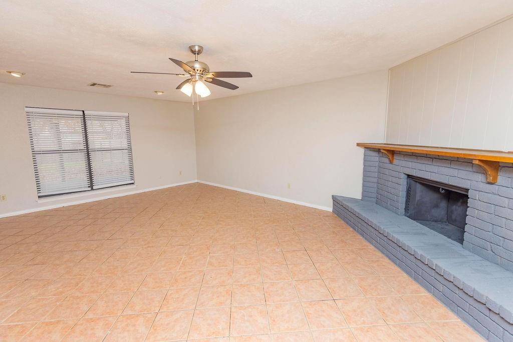 The Colony, TX 75056,5217 Miller Circle