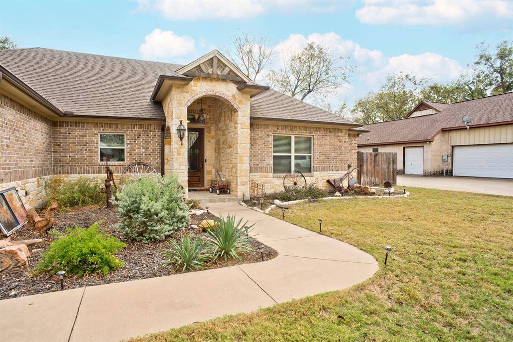 Granbury, TX 76049,8917 Green Leaves Drive