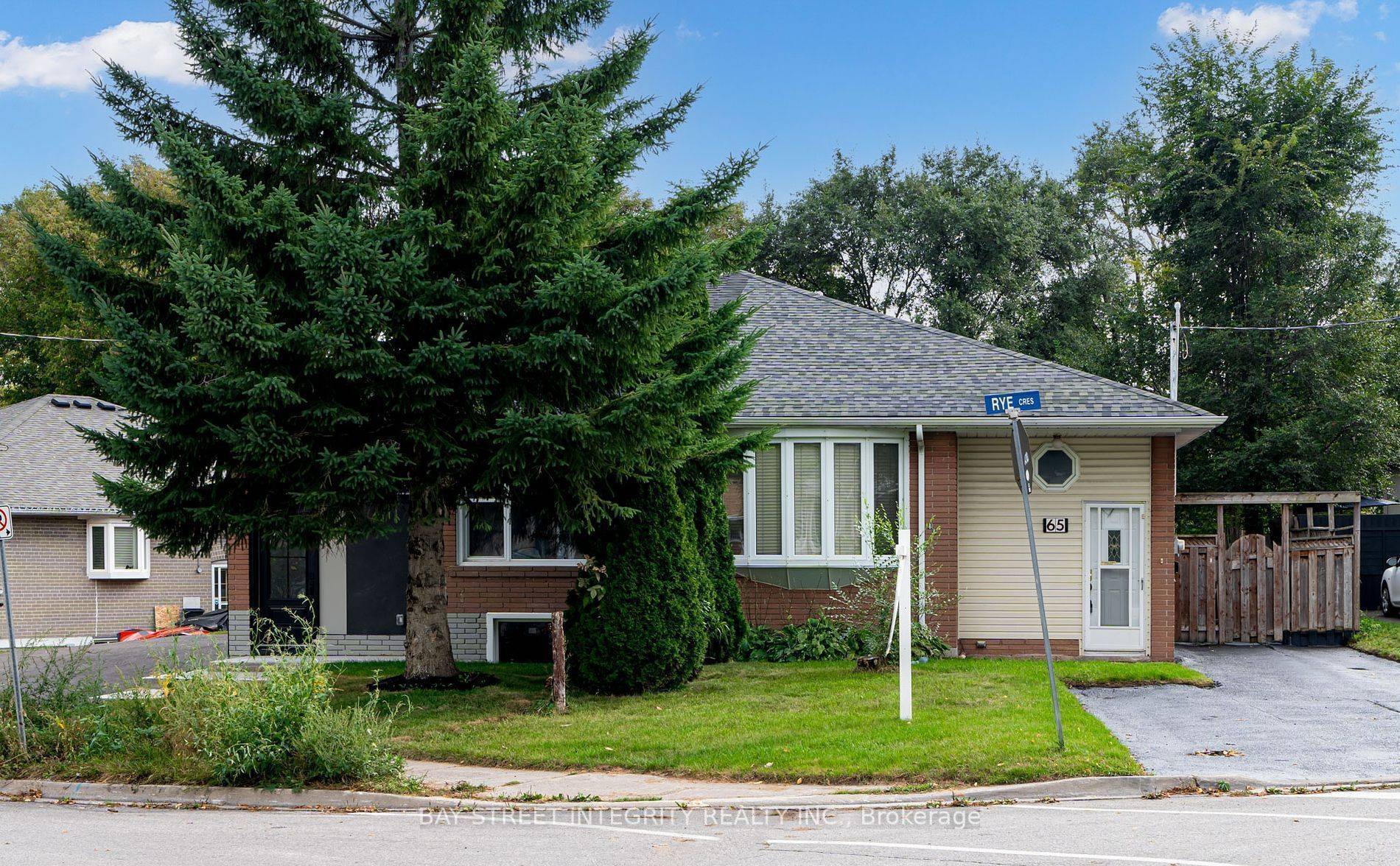 Newmarket, ON L3Y 2T4,65 Walter AVE #MAIN