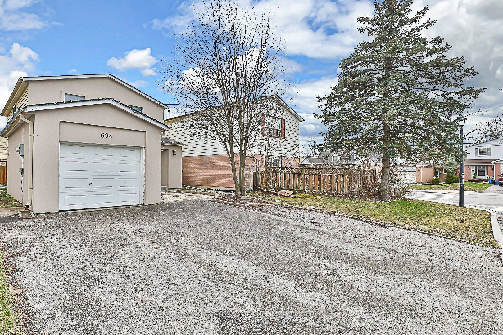 York, ON L3Y 4Z2,694 Beman DR