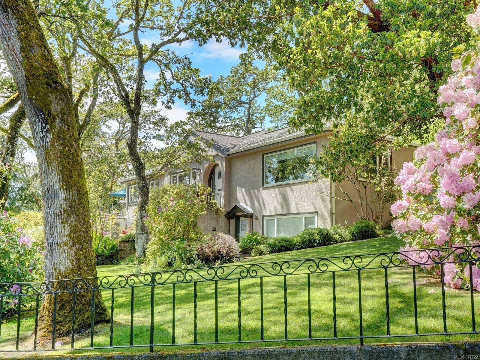 Saanich, BC V8P 4V4,3420 Bonair Pl