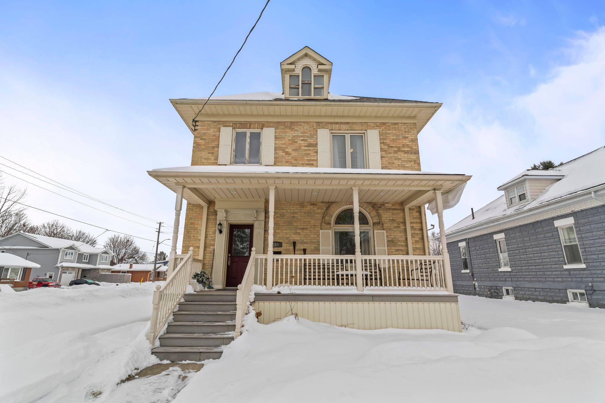 Hanover, ON N4N 2P2,559 10th AVE