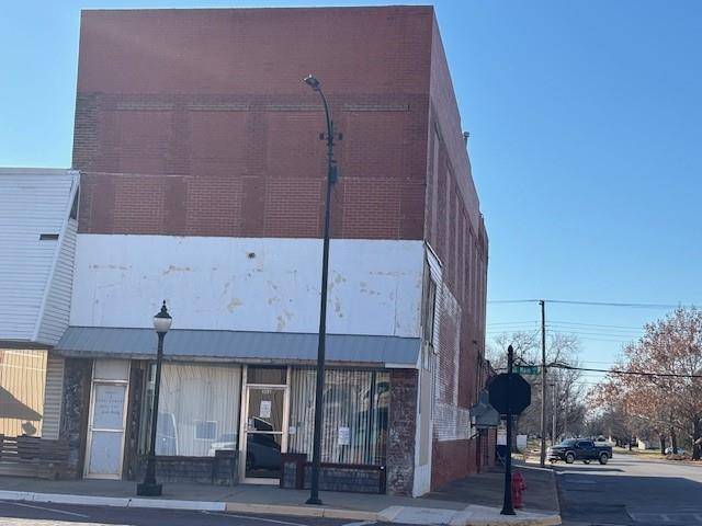 Lindsay, OK 73052,300 N Main Street
