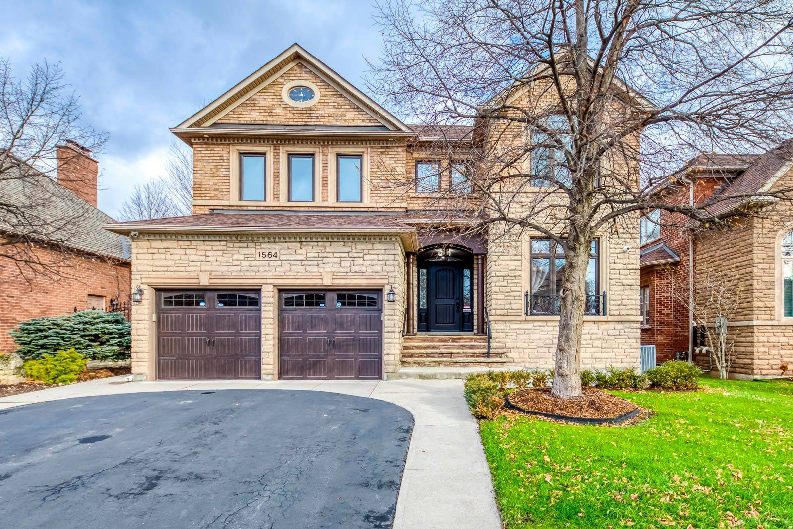 1564 Pinery CRES, Oakville, ON L6H 7J9