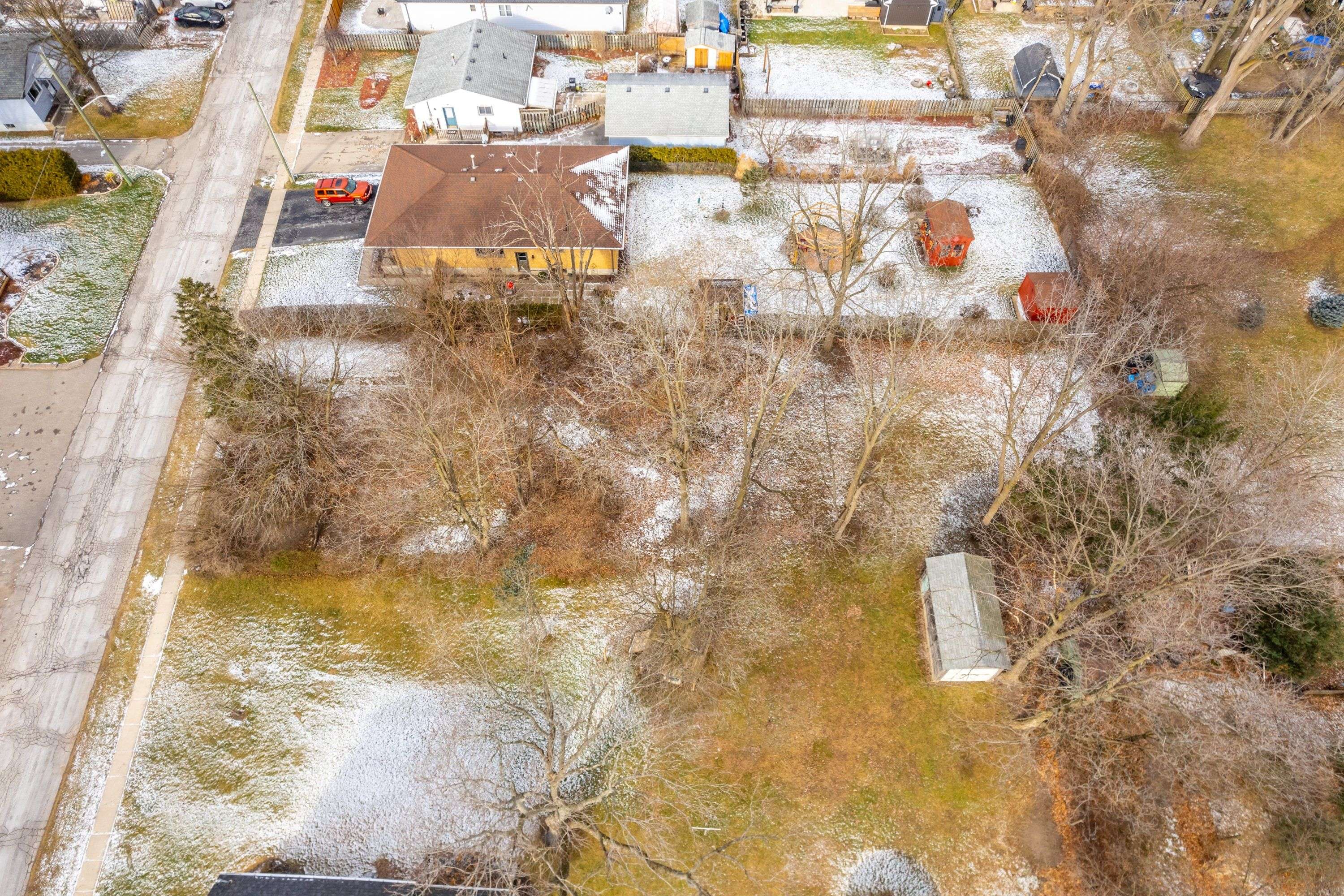 Norfolk, ON N0E 1Y0,205 Leamon ST