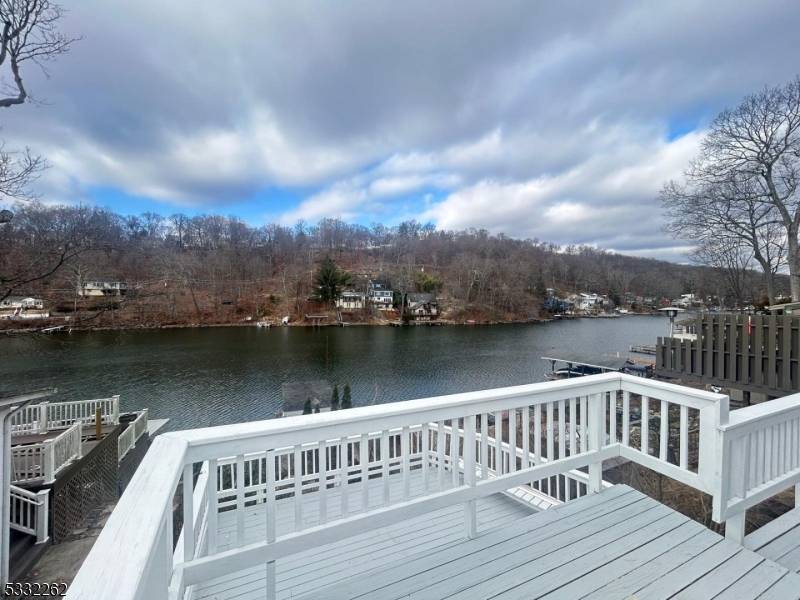 Hopatcong Boro, NJ 07843,38 W River Styx Rd