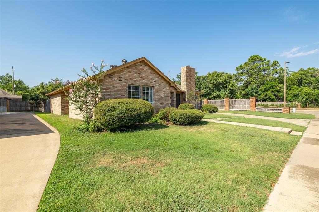 Arlington, TX 76013,2416 Garden Park Court