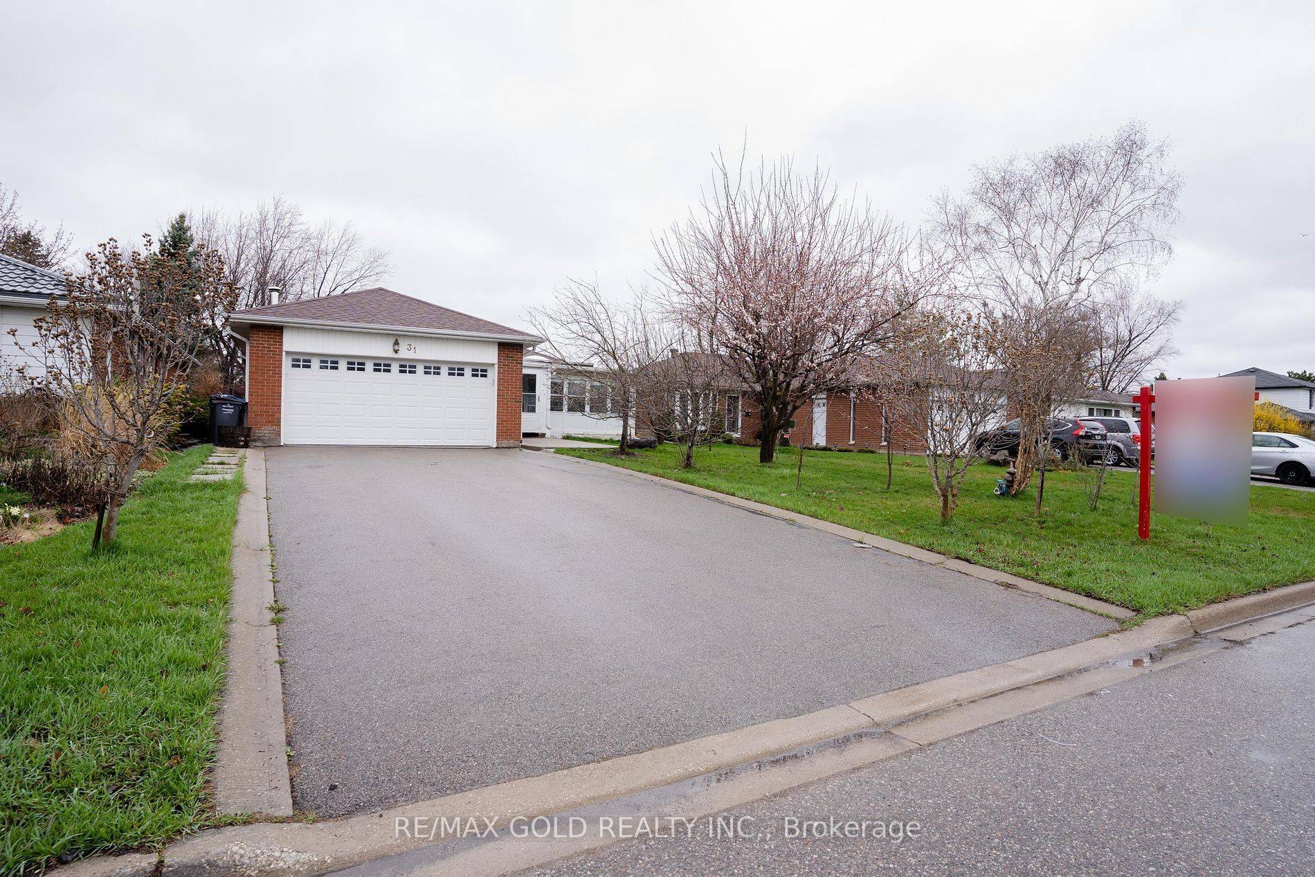 Brampton, ON L6T 3C8,31 Dorchester DR