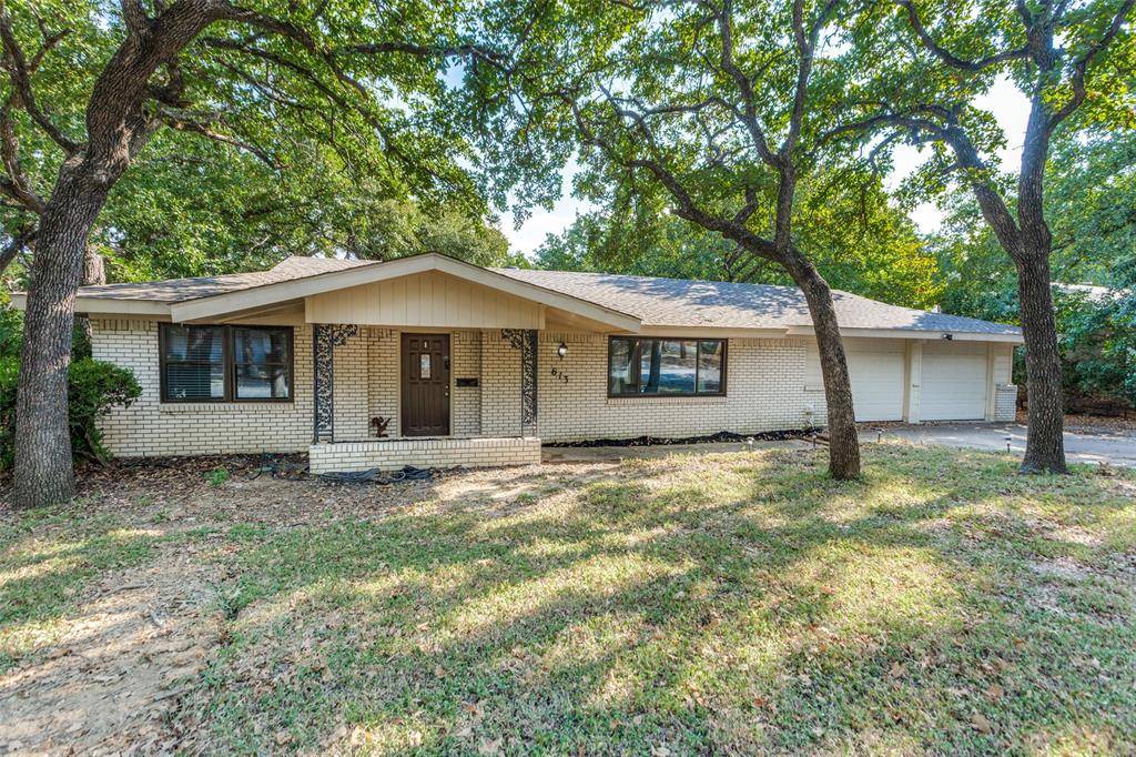 Hurst, TX 76053,613 Oakwood Avenue