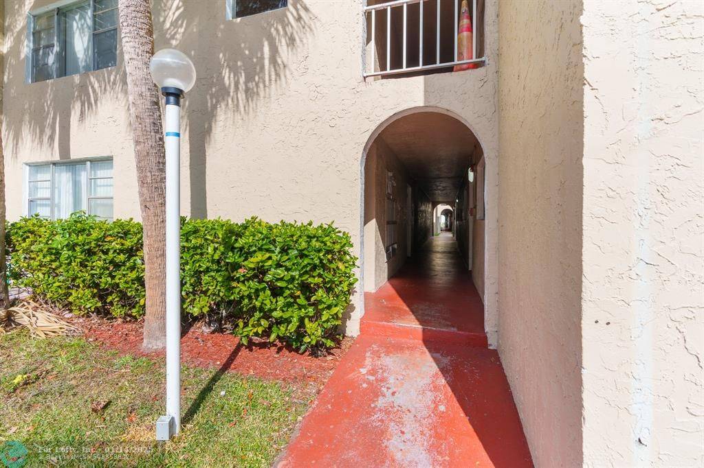 Coral Springs, FL 33065,2700 Riverside Dr  #203-B