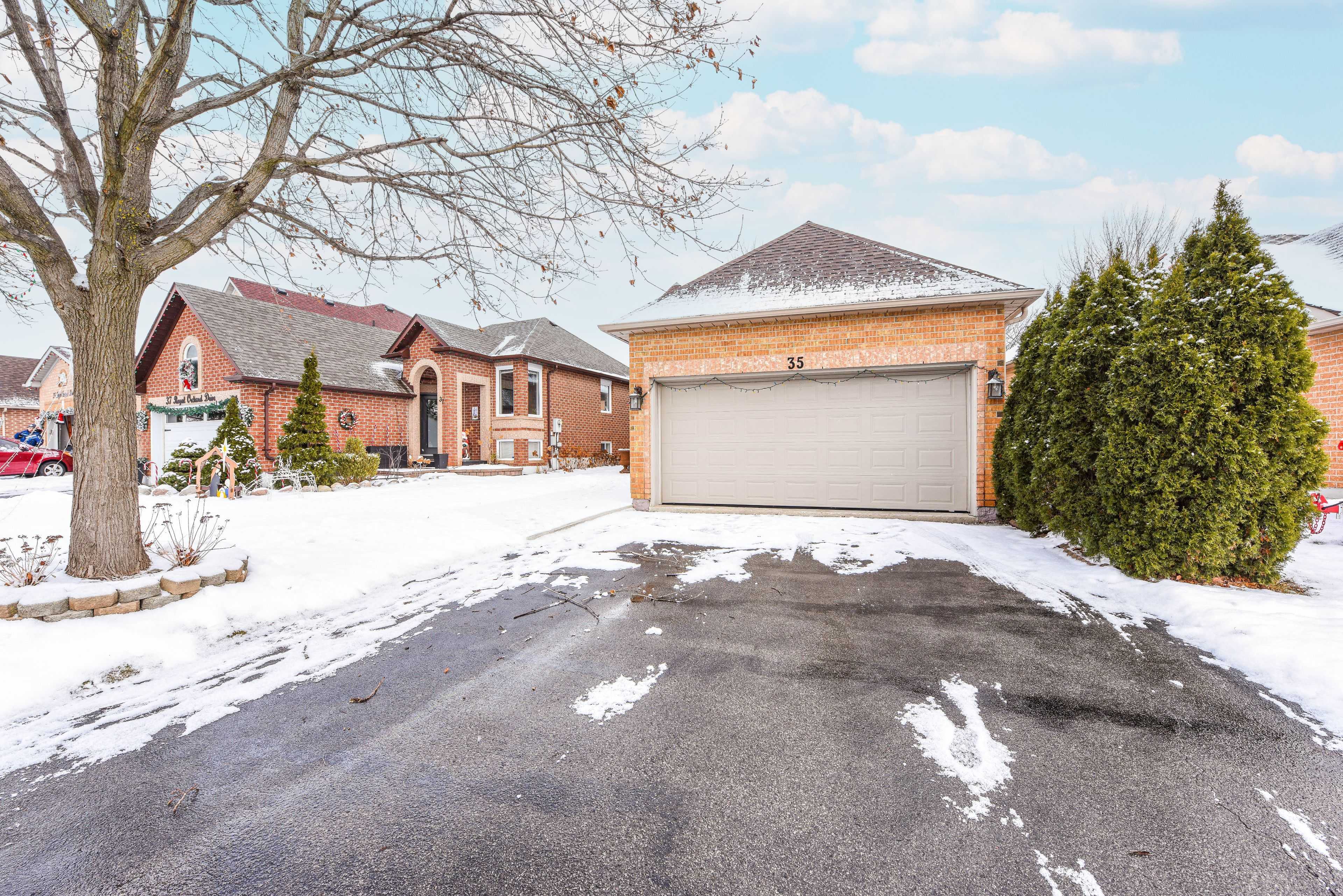 Brampton, ON L6X 4M6,35 Royal Orchard DR