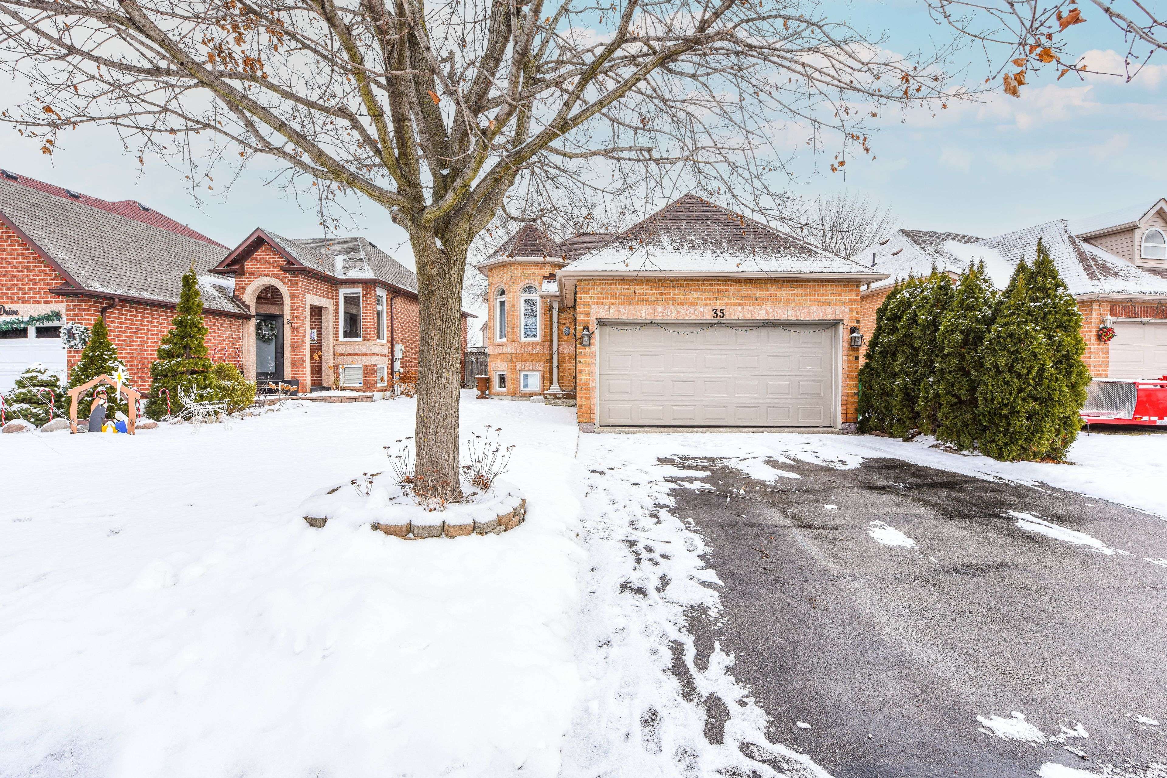 Brampton, ON L6X 4M6,35 Royal Orchard DR