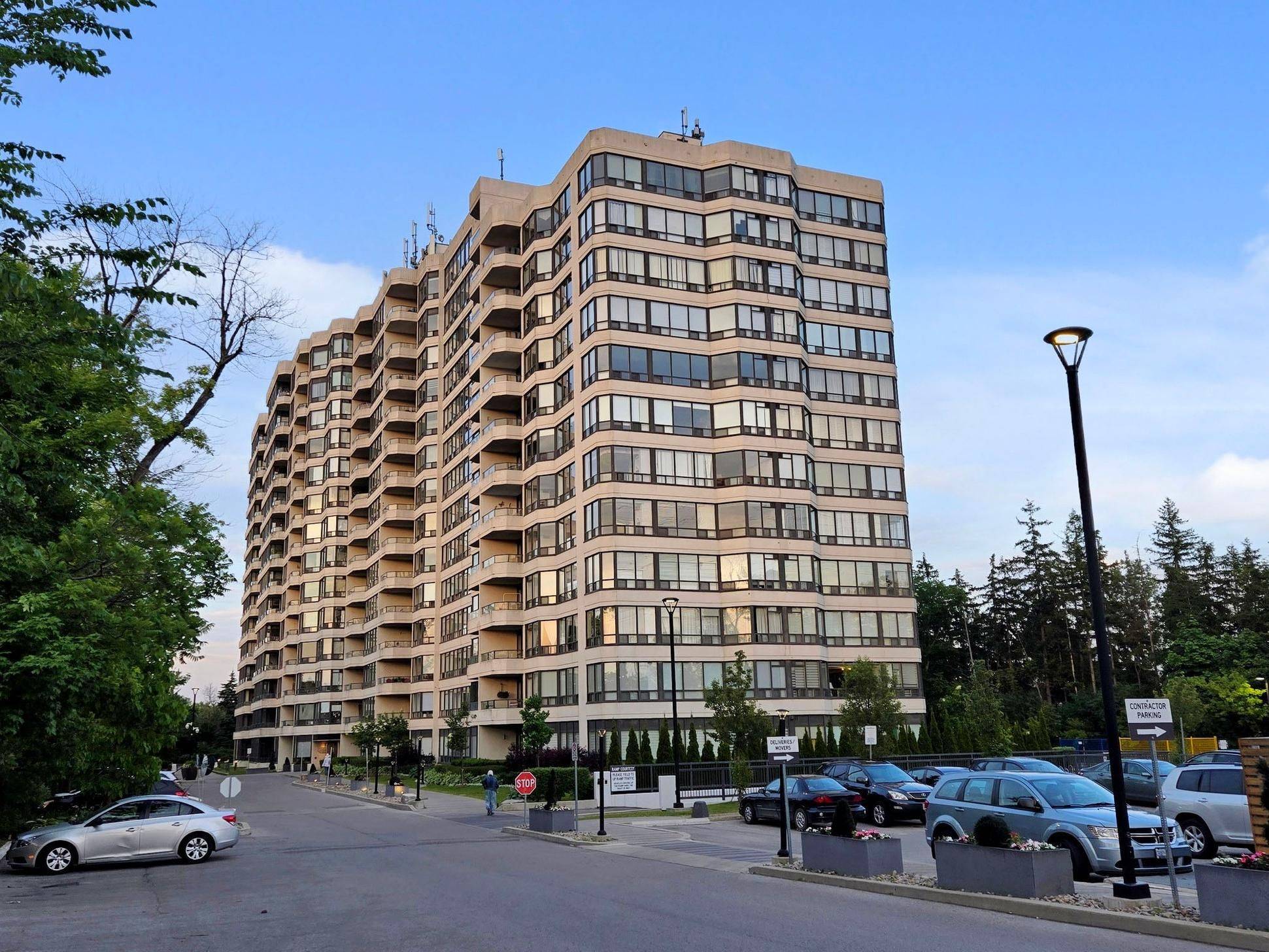 Richmond Hill, ON L4B 3J7,8501 Bayview AVE #808