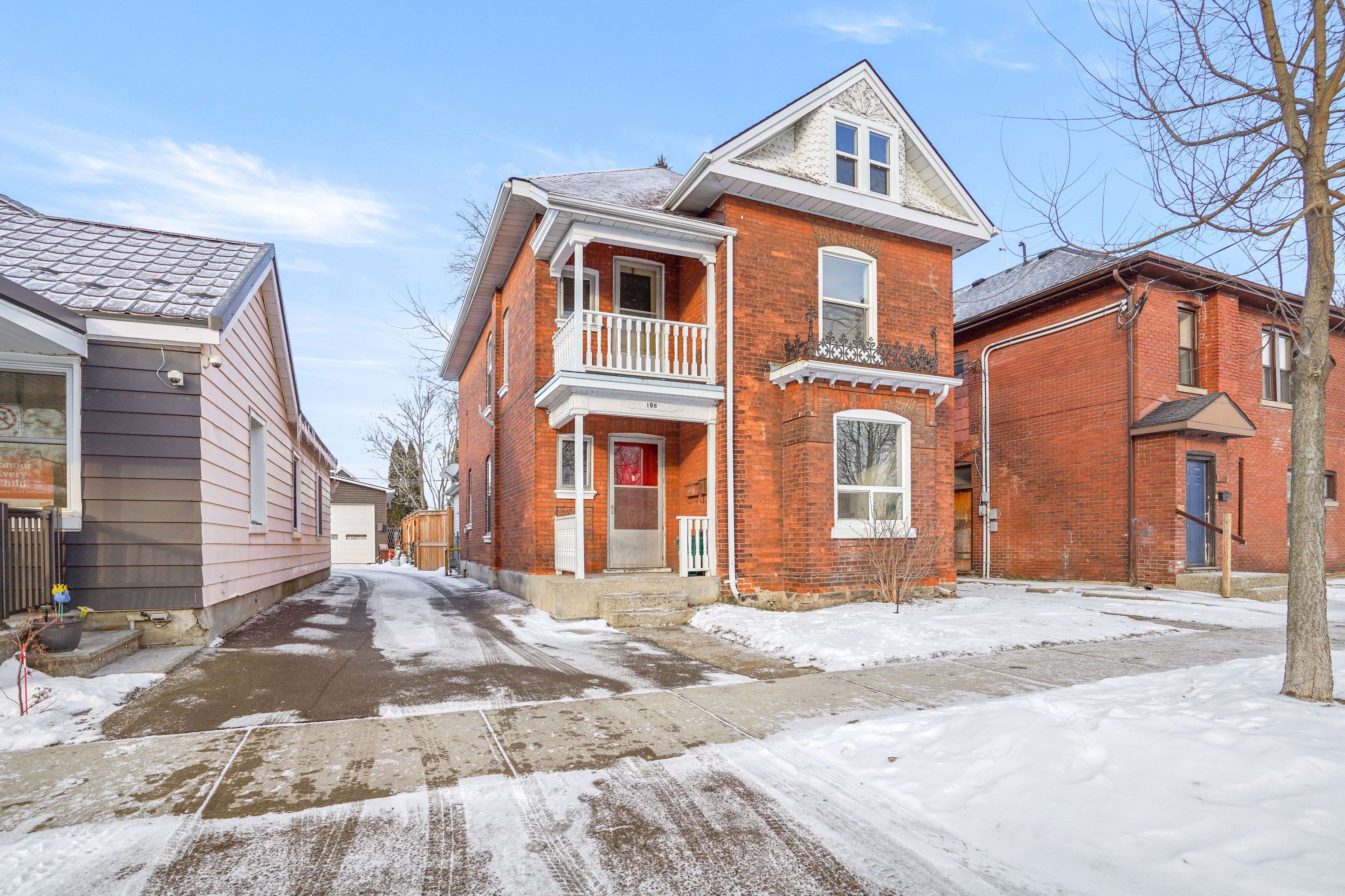 Brantford, ON N3S 4P8,198 Sheridan ST