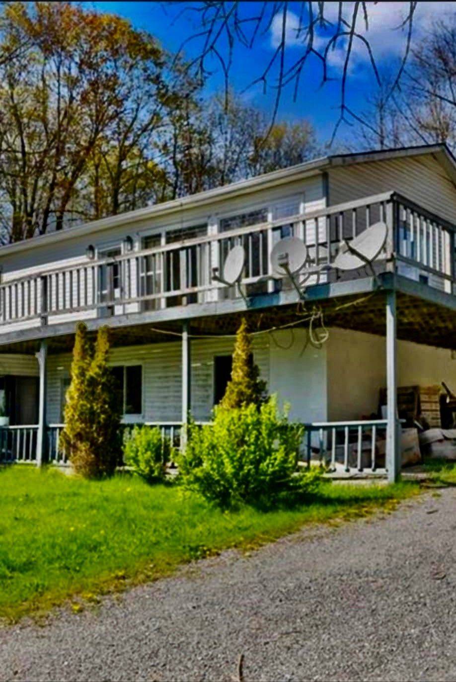 Leeds & Grenville, ON K7G 2V4,68 Gananoque Lake RD