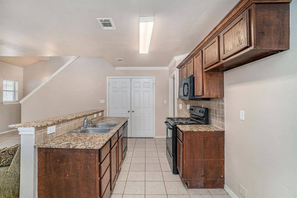 Crowley, TX 76036,542 Mast Court