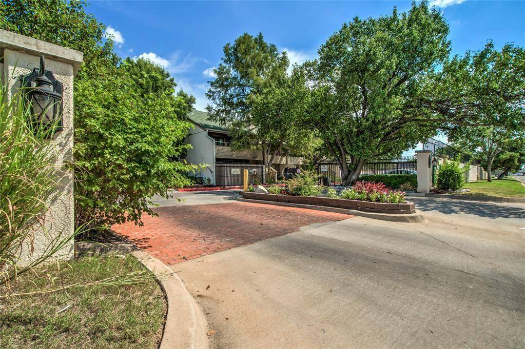 Oklahoma City, OK 73120,11120 Stratford Drive #225