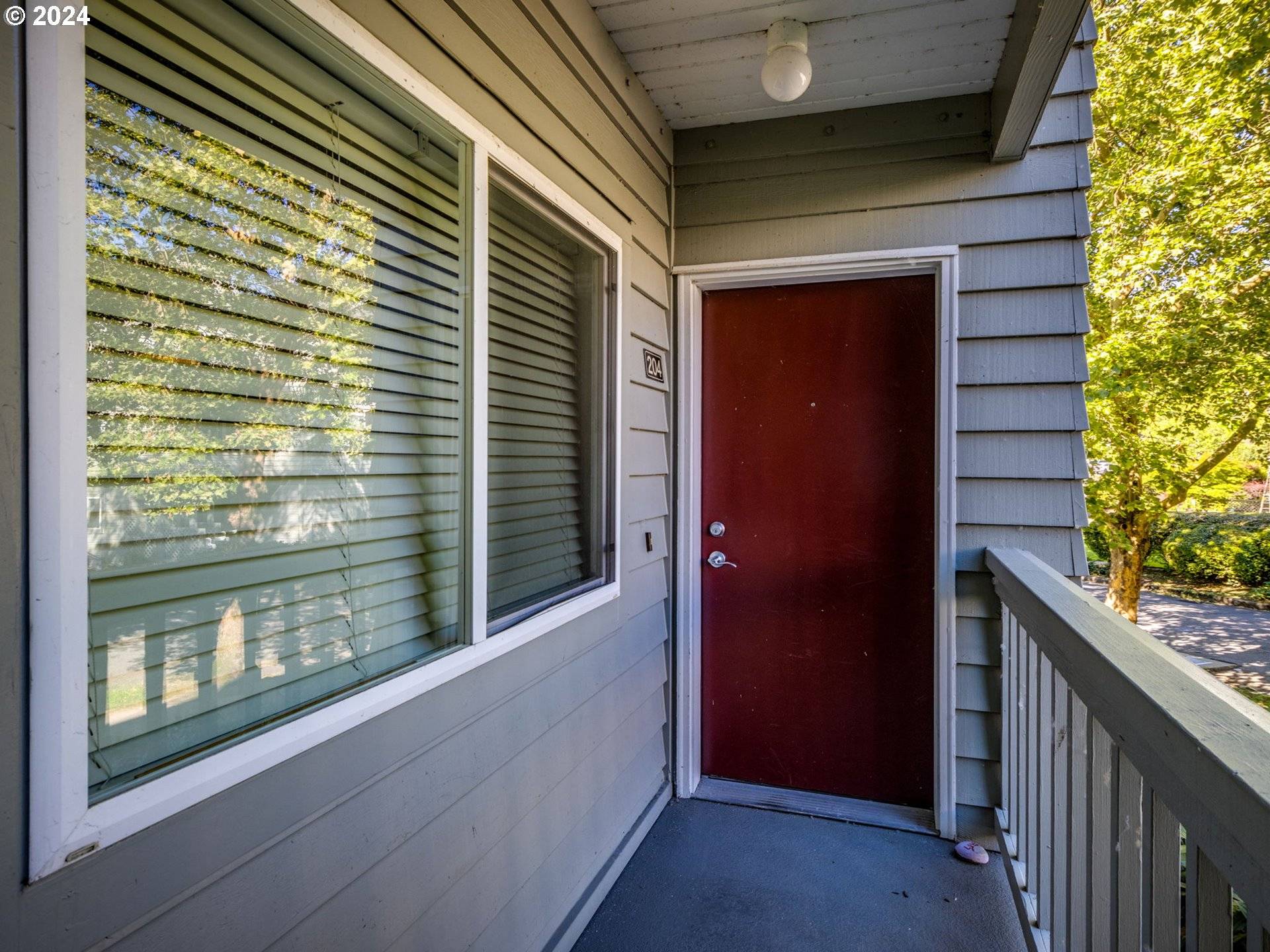 Portland, OR 97239,4990 S LANDING DR #204