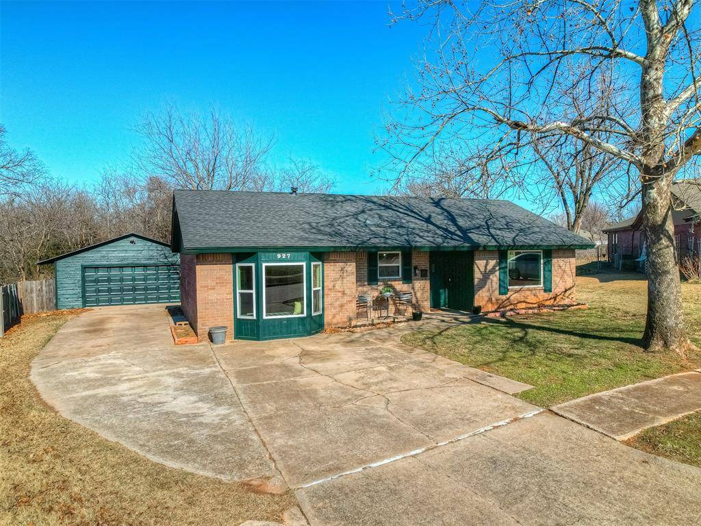 Norman, OK 73071,927 Woodlake Drive