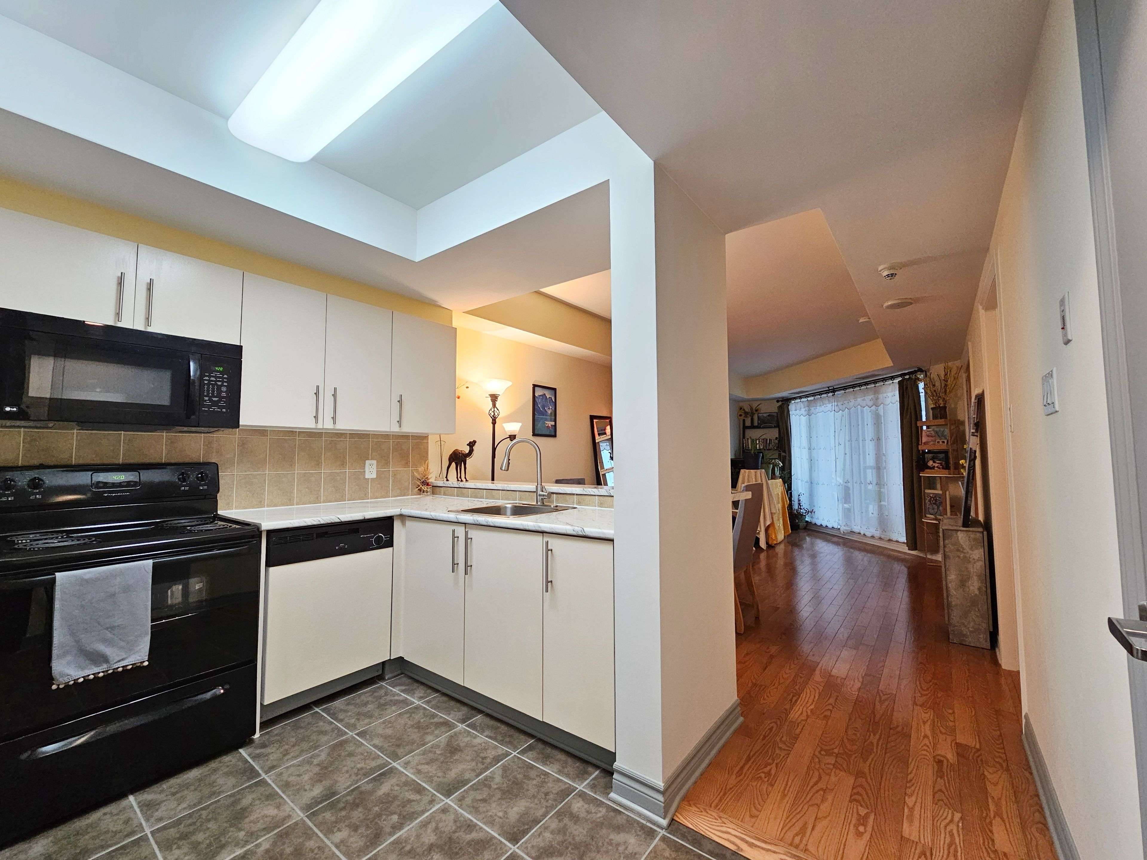 Lower Town - Sandy Hill, ON K1N 5Y1,200 Rideau ST #1310