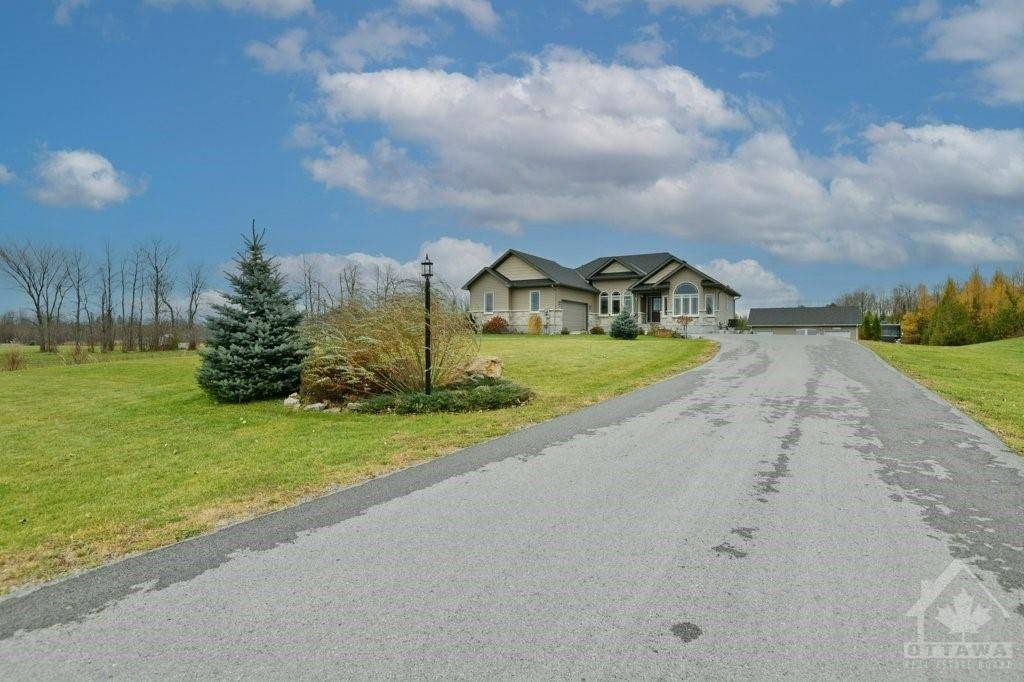 Lanark, ON K7C 3P2,275 COUNTRY LANE DR