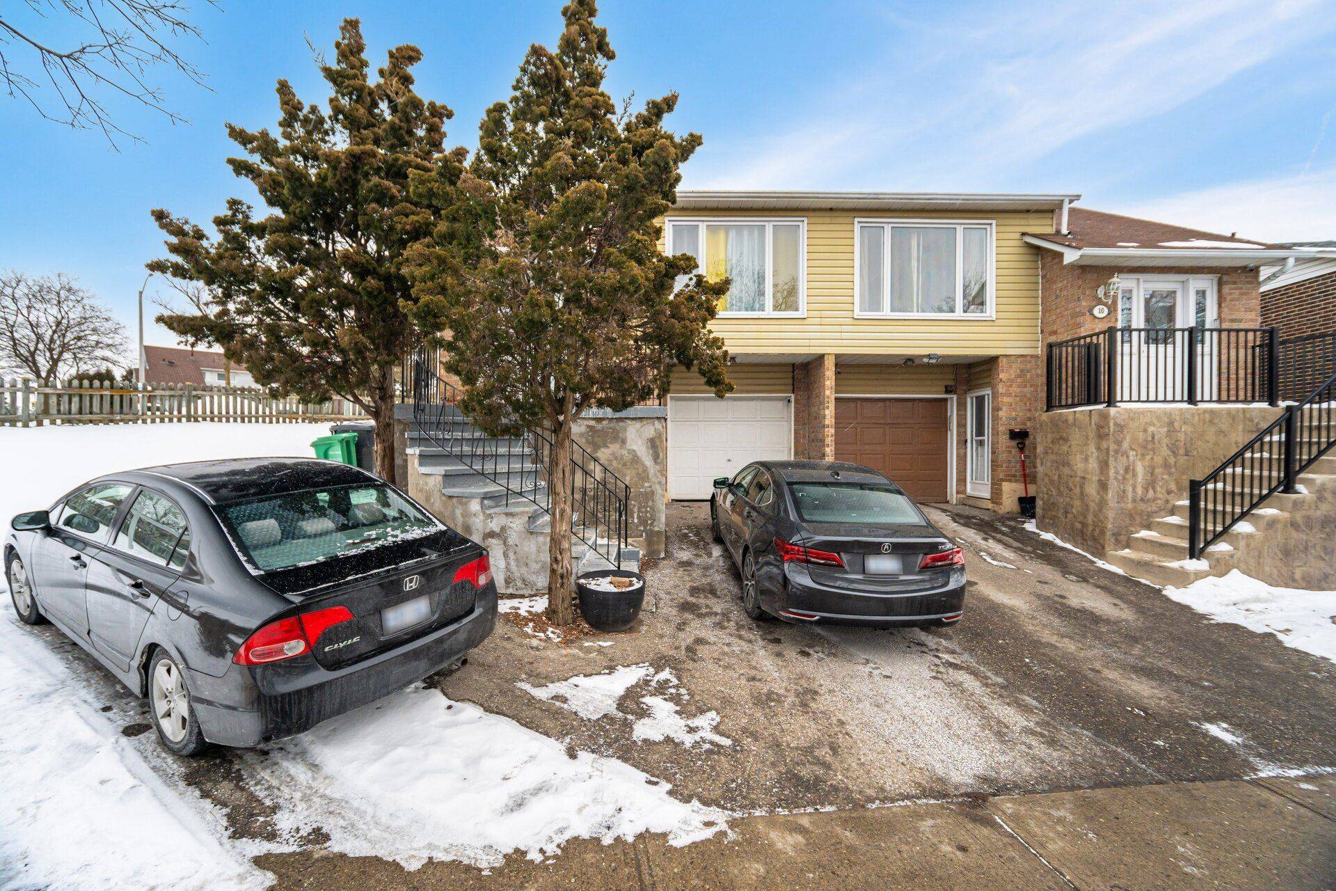 Brampton, ON L6Z 1J3,12 Courtleigh SQ