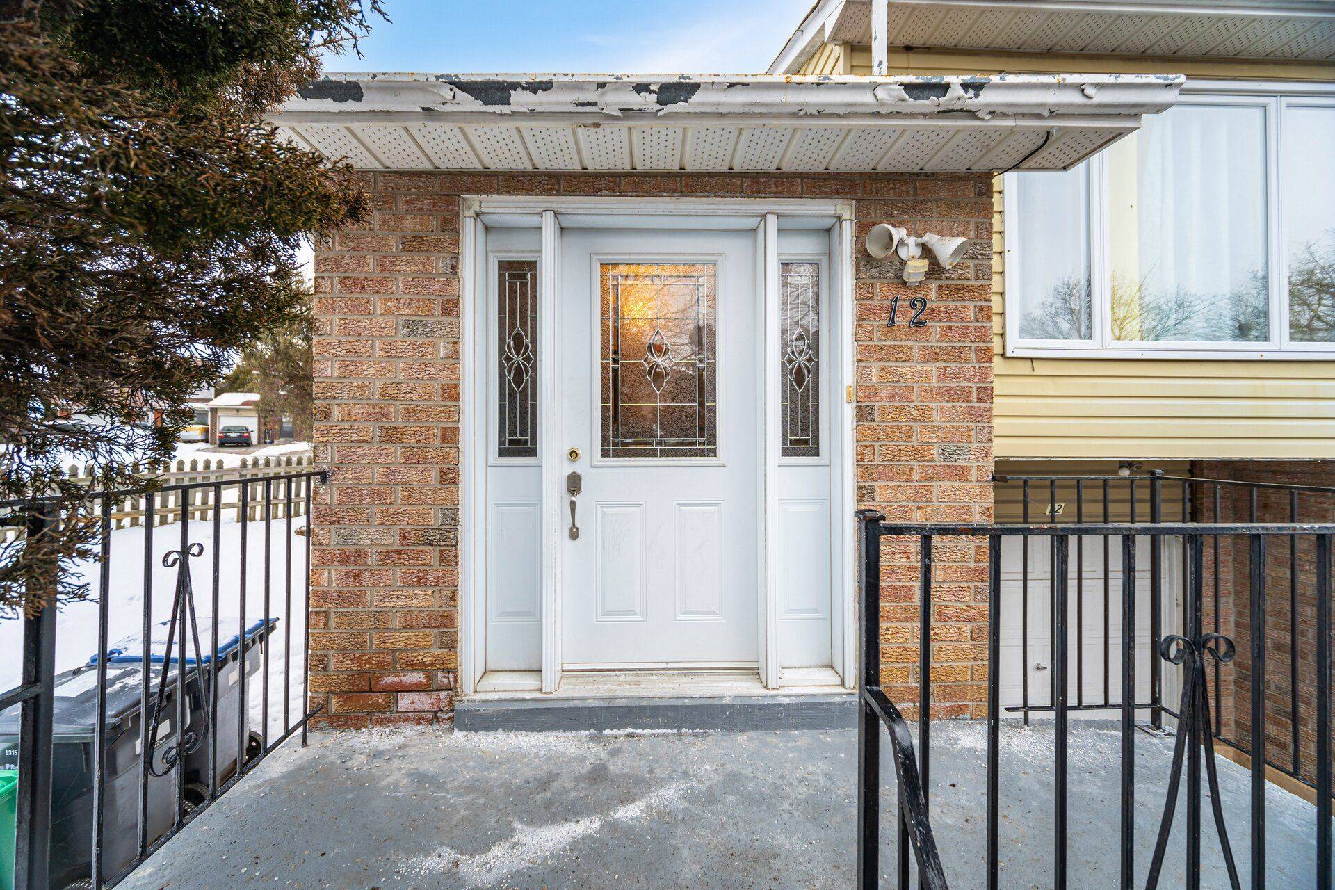 Brampton, ON L6Z 1J3,12 Courtleigh SQ