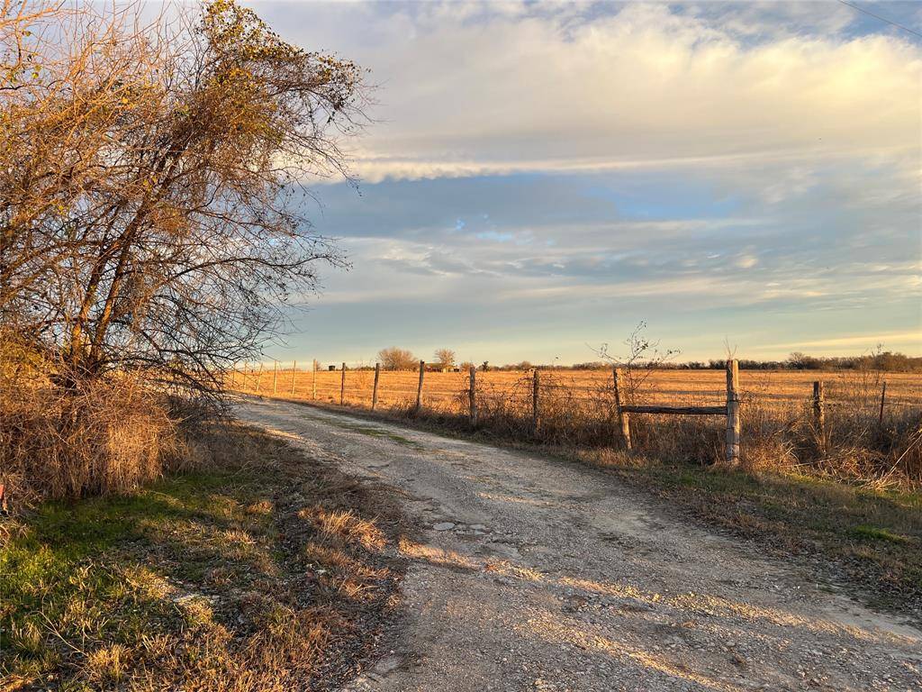 Italy, TX 76641,205 Shield Road