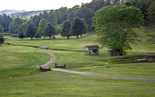 Murphy, NC 28906,216 Clubhouse Court