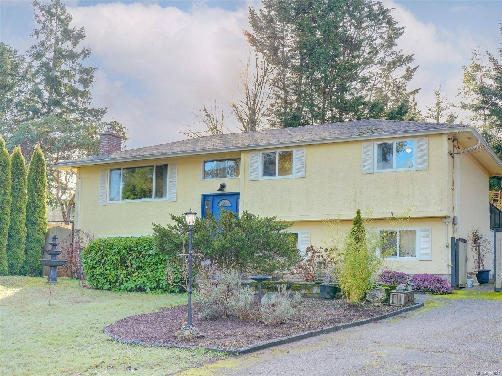 Langford, BC V9B 3J1,563 Phelps Ave