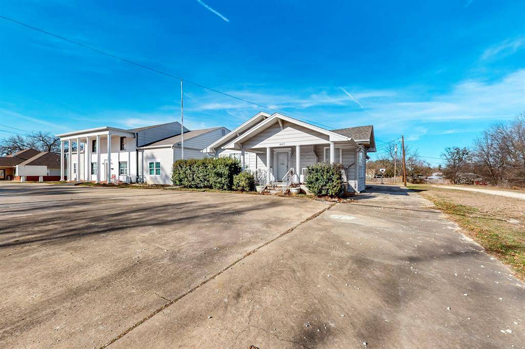 Whitesboro, TX 76273,407 W Main Street