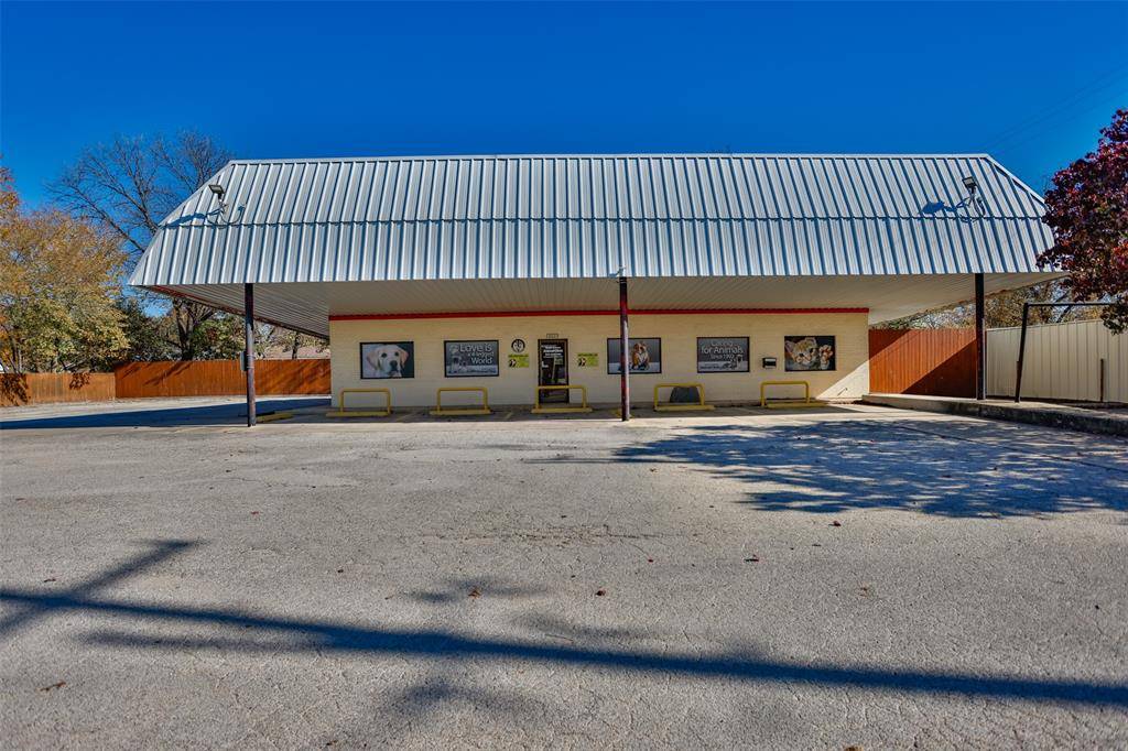 Gainesville, TX 76240,822 N Grand Avenue