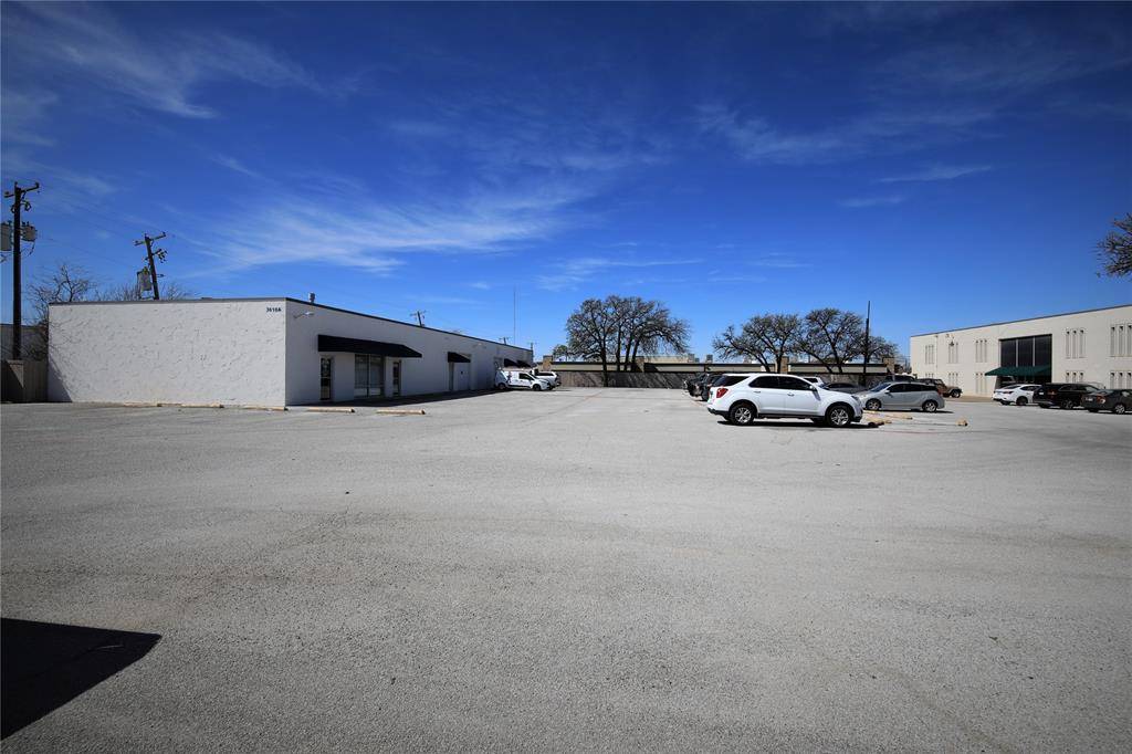 Pantego, TX 76013,3610 W Pioneer Parkway #105