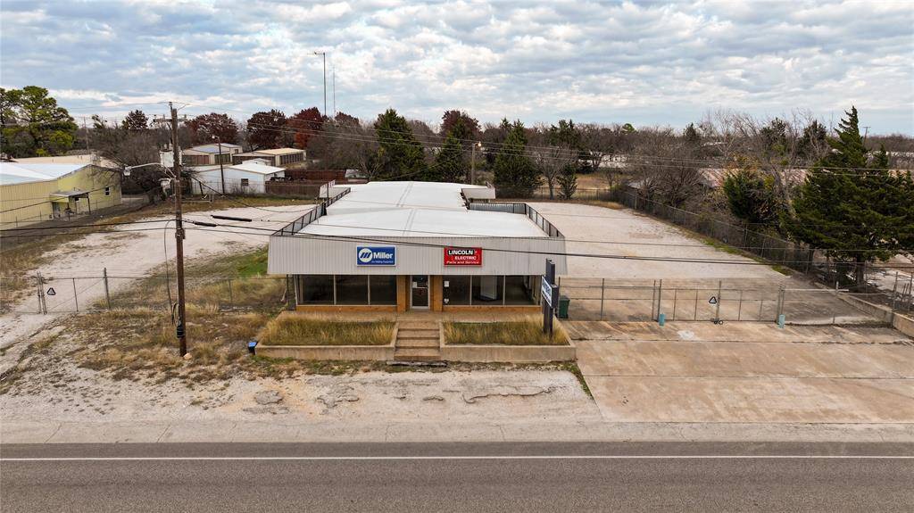 Bowie, TX 76230,1409 E Wise Street