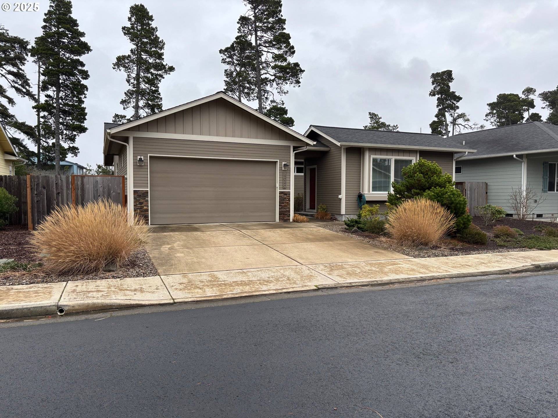 Florence, OR 97439,4040 NANDINA DR