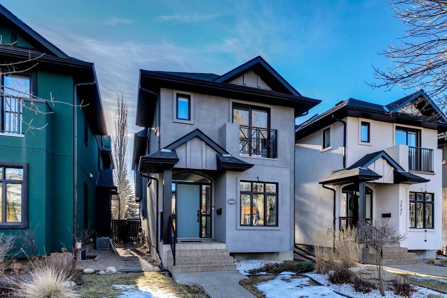 Calgary, AB T2T2V5,2045 49 AVE SW