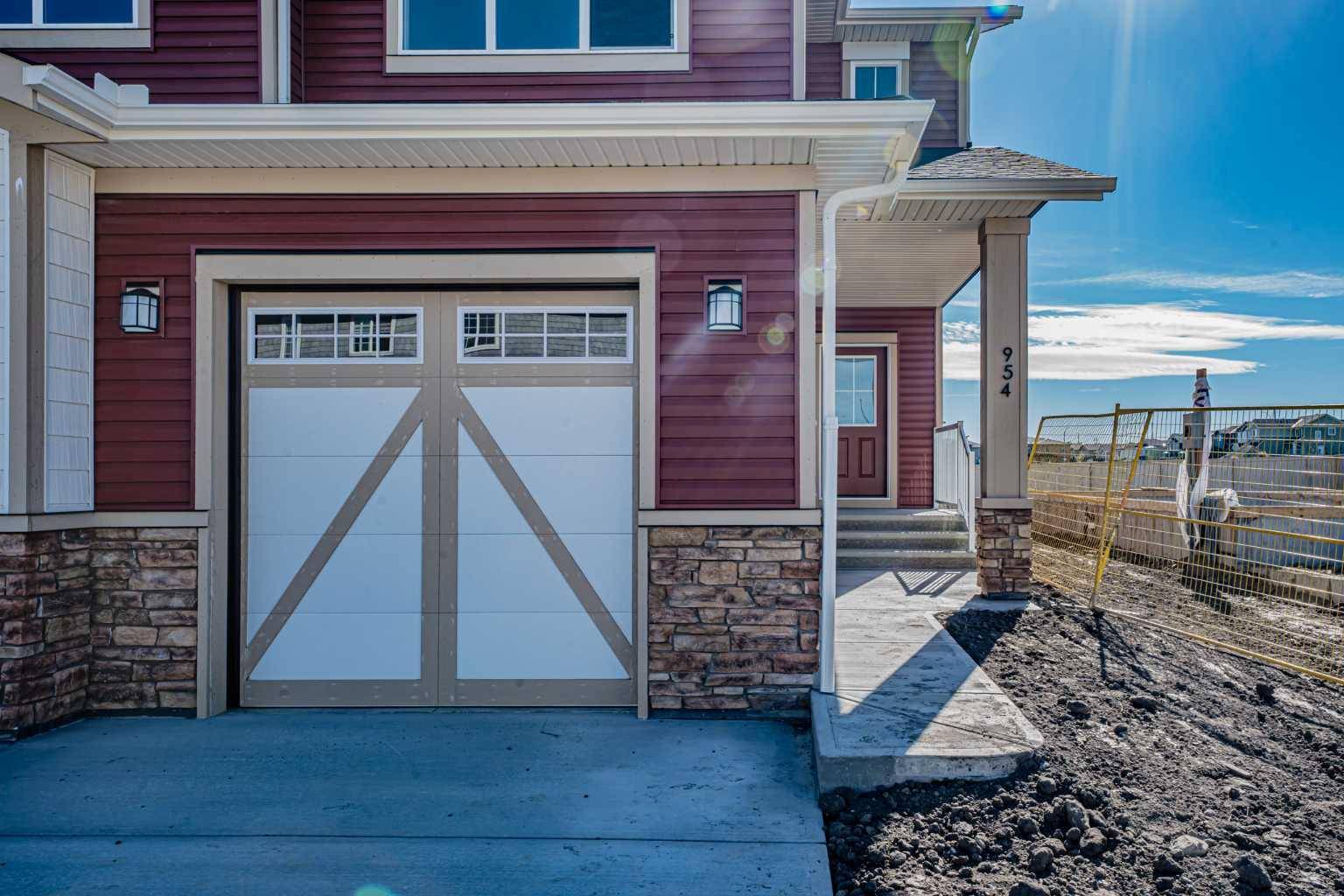 Airdrie, AB T4B 5K3,954 Bayview Rise SW